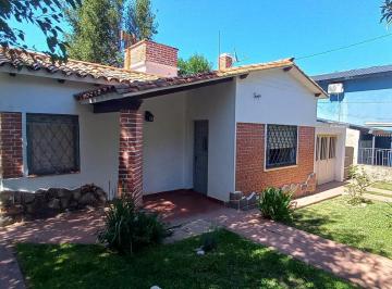 Casa · 200m² · 3 Ambientes · 1 Cochera · 0