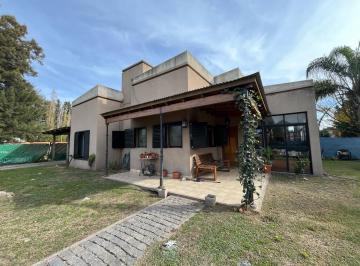 Casa · 124m² · 4 Ambientes · 2 Cocheras · Casa en Lobos