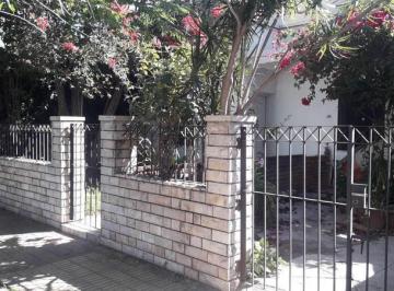 Casa · 250m² · 8 Ambientes · 2 Cocheras · French 400 - 2 Casas - Lote 250 m - Villa Martelli - Vende