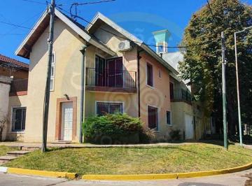 Casa de 4 ambientes, Lomas de Zamora · Chalet en Dos Plantas con Pileta y Garage.