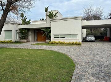 Casa de 5 ambientes, Ituzaingó · Hermosa Casa en Planta Baja. Club C. Los Pingüinos