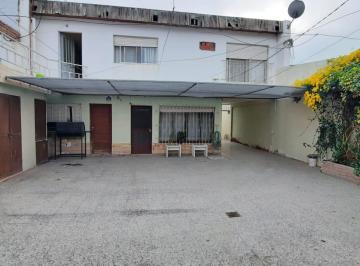 Casa · 270m² · 4 Ambientes · 1 Cochera · Casa en Villa Regina
