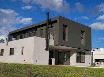 Casa de 6 ambientes, Ezeiza · Impecable Casa a Estrenar en Terralagos