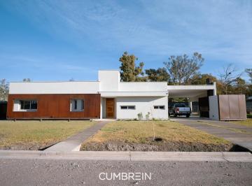 Casa · 219m² · 4 Ambientes · 2 Cocheras · Casa de 3 Dorm. en La Castilla Club de Campo