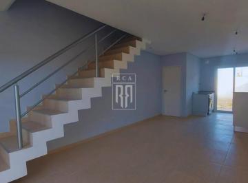 Casa · 72m² · 2 Dormitorios · 1 Cochera · Dúplex a Estrenar en Venta - Ciudad de General Fernandez Oro.