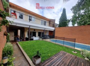 Casa · 210m² · 4 Ambientes · 3 Cocheras · Casa en Venta Lote Propio con Pileta