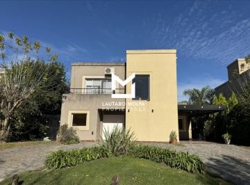 Casa · 190m² · 4 Ambientes · 1 Cochera · Casa en Venta 5 Ambientes Barrio Cerrado Altos del Sol Permuta