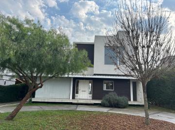 Casa de 6 ambientes, Pilar · Venta con Renta Santa Guadalupe Pilar del Este Pilar Cuatro Dorm.