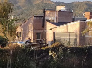Casa · 205m² · 8 Ambientes · 2 Cocheras · Chalet de Categoría con Depto. Independiente y Cochera Doble - San Nicolás - Sierras de Córdoba