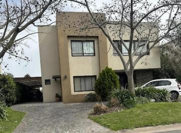 Casa · 380m² · 5 Ambientes · 3 Cocheras · Venta Casa 5 Ambientes Los Lagos Nordelta