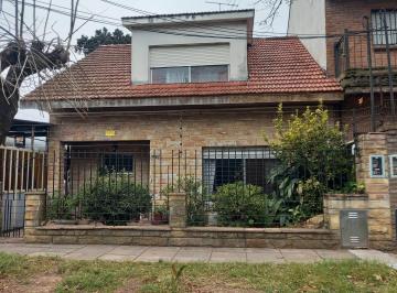 Casa · 114m² · 3 Ambientes · 2 Cocheras · Casa en Venta 3 Ambientes San Isidro