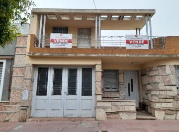 Casa · 217m² · 3 Dormitorios · 1 Cochera · Casa/lote Para Edificio - Ideal Desarrollista - Alto Alberdi