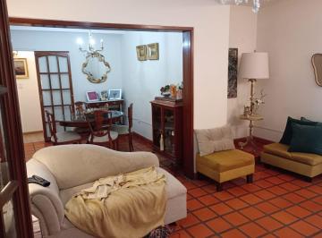 Departamento de 5 ambientes, Almirante Brown · Departamento de Cuatro Dorm. y Amplio Patio en Excelente Ubicación