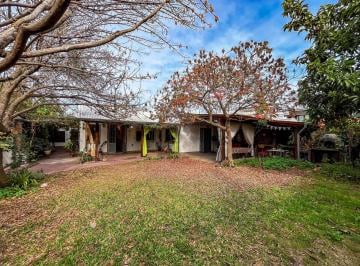 Casa · 101m² · 4 Ambientes · 1 Cochera · Venta - Casa Interna - 3 Dorm. - Quincho Cochera y Jardín - Sarmiento, Rosario