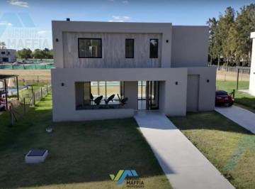 Casa · 204m² · 6 Ambientes · 1 Cochera · Casa Venta Chateau Pilar Uf Al 90