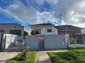 Casa · 180m² · 4 Ambientes · 9 Cocheras · Casa en Ortiz de Zarate y Vignolo