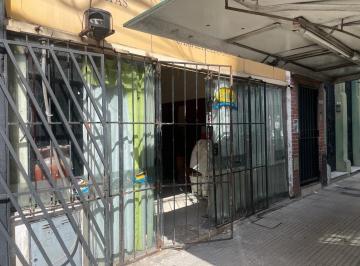 Local comercial · 90m² · Campichuelo 300 y Av Avellaneda, Amplio Local de 120 m², 4,70 m de Frente en Caballito