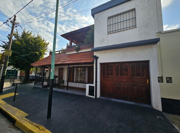 Casa · 190m² · 4 Ambientes · 1 Cochera