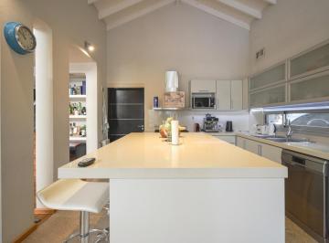 Casa · 350m² · 5 Ambientes · 4 Cocheras · Alquiler Casa 5 Ambientes Amoblada en Barrio Septiembre Escobar