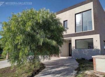 Casa · 167m² · 5 Ambientes · Casa - Santa Elena