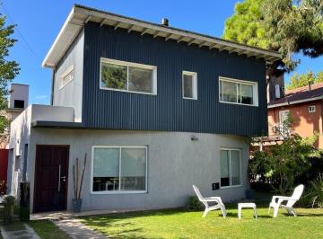 Casa · 140m² · Complejo de Casa y Dos Departamentos en Valeria del Mar