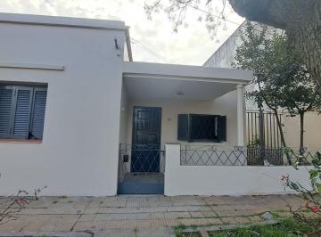 Casa · 100m² · 2 Dormitorios · 1 Cochera · Casa Americana en Venta. a 120 m. Acceso Oeste.