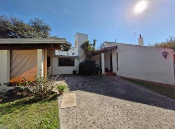 Casa · 240m² · 3 Ambientes · 2 Cocheras · Venta Casa 3 Dorm. - Valle del Sol Mendiolaza