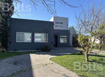 Casa · 322m² · 7 Ambientes · 2 Cocheras · Moderna Casa en Country San Patricio con Piscina Climatizada