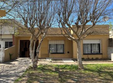 Casa · 147m² · 5 Ambientes · 1 Cochera · Casa - San Antonio de Areco