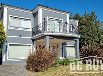Casa · 250m² · 5 Ambientes · 1 Cochera · Casa en Altos de Hudson I, Frente a Country Abril
