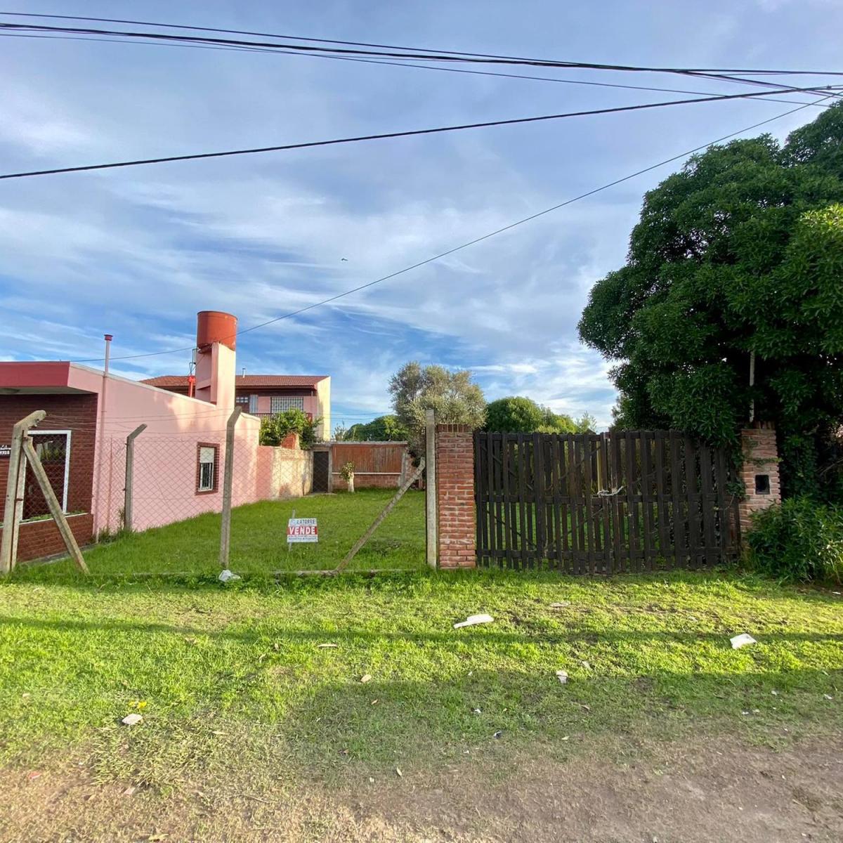 Sobre av. Beltran E/ av. Tejedor Y vicente lopezy planes. A metros del mar. hermoso lote de 10,39 X 32,91 342 M2. con pequeña construccion A demoler.