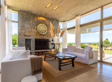 Foto1 · Hermosa Casa en Venta en Barrio Privado - Ref: Pbi13813