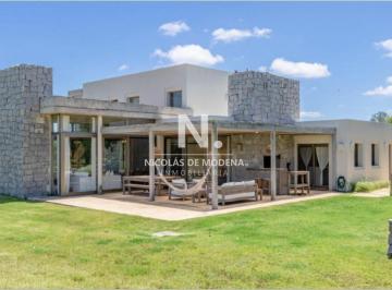 Foto1 · Vende Impecable Casa de 2 Plantas con 3 Dorm. en Suite, en El Quijote.