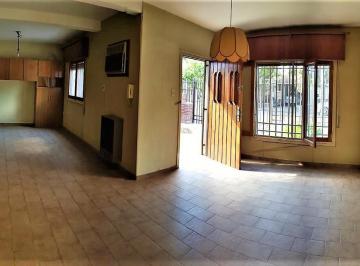 Casa · 212m² · 2 Dormitorios · 2 Cocheras · Casa - San Fernando