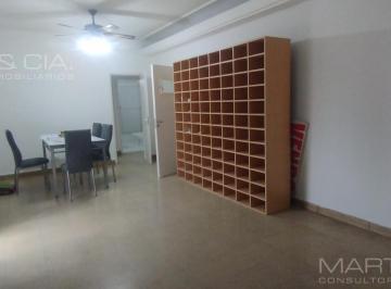 Casa · 396m² · 4 Dormitorios · Casa en Primer Piso con Dos Locales Comerciales en Planta Baja