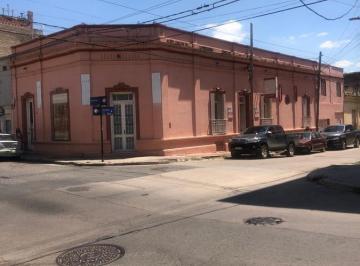 Casa · 275m² · 6 Dormitorios · Oficina en Venta - Alberdi