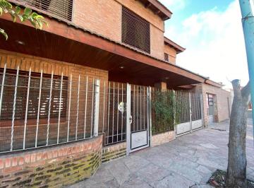 Casa · 180m² · 4 Ambientes · 2 Cocheras · Casa en Venta