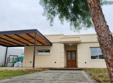 Casa · 168m² · 4 Ambientes · Casa en Santa Emilia, Pilar del Este.