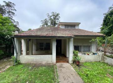 Casa · 160m² · 4 Ambientes · Latorre Prop. Vende Chalet 3 Amb + Depto + Quincho
