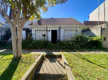 Casa · 100m² · 4 Ambientes · 1 Cochera · Latorre Prop. Vende Chalet 4 Amb con Parque - Caisamar