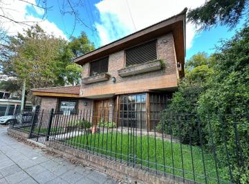 Casa · 726m² · 5 Ambientes · 3 Cocheras · Chalet en San Miguel Ctro. Uso Profesional