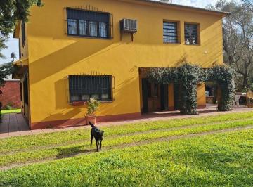 Casa · 250m² · 10 Ambientes · 2 Cocheras · Casa Quinta en Venta