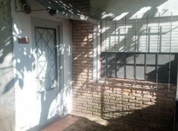 Casa · 74m² · 2 Ambientes · Casa Interna a La Venta