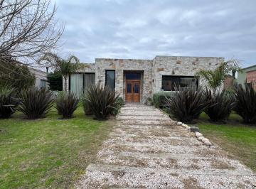 Casa · 980m² · 4 Ambientes · 3 Cocheras · Casa en Arenas del Sur