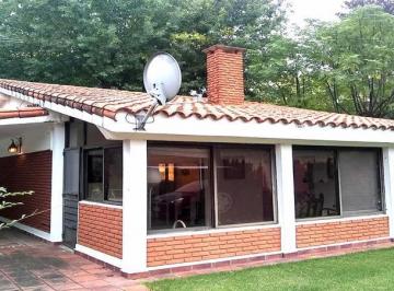 Quinta vacacional · 70m² · 3 Ambientes · 1 Cochera · Casa Sobre Dos Lotes con Pileta en El Barrio Swan Apto Credito