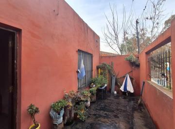 Casa · 100m² · 5 Ambientes · Casa en Venta a Refaccionar, con Local y Monoambiente a Terminar