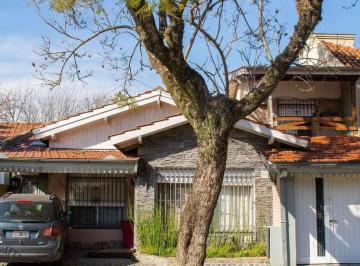 Casa · 260m² · 3 Dormitorios · 1 Cochera · Chalet - Lorenzini, Ciudad Jardín