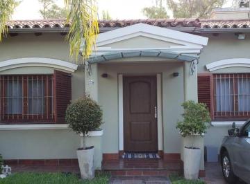 Casa · 270m² · 2 Dormitorios · 2 Cocheras · Chalet - Origone - Ciudad Jardín