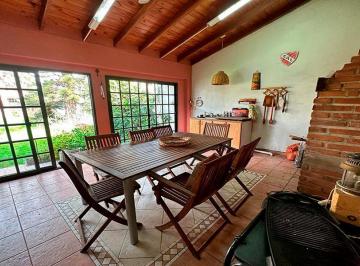 Casa · 60m² · 2 Dormitorios · Casa en Venta, Calle Guamini, Caseros