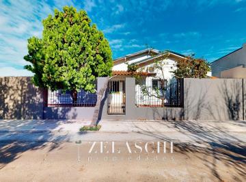 Casa · 130m² · 3 Dormitorios · Casa en Venta Sobre Calle Pegoud, Ciudad Jardín